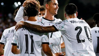 葡萄牙3-2逆转绝杀！40岁C罗5连斩，加冕世预赛射手王+创4大纪录